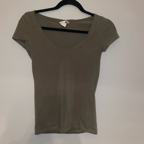 FIVE H&M Basic Tees - Picture 15 of 16